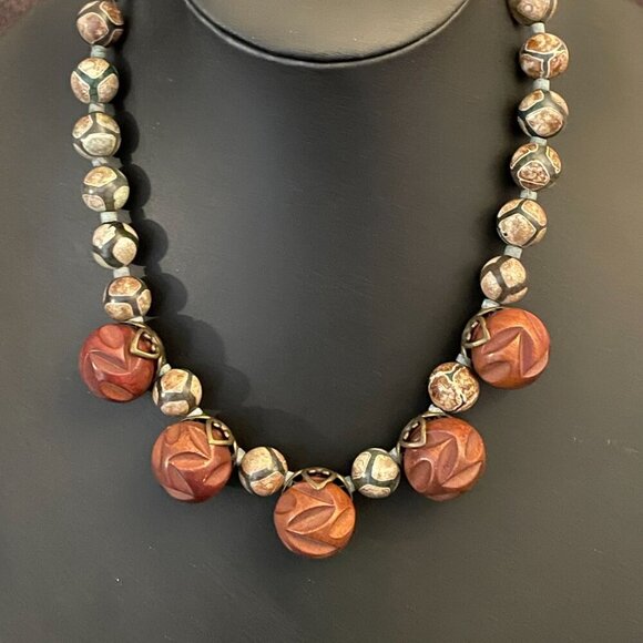 Wood Carved Chunky Beaded Statement Necklace Brass Tone Granny-core Boho - Picture 2 of 6